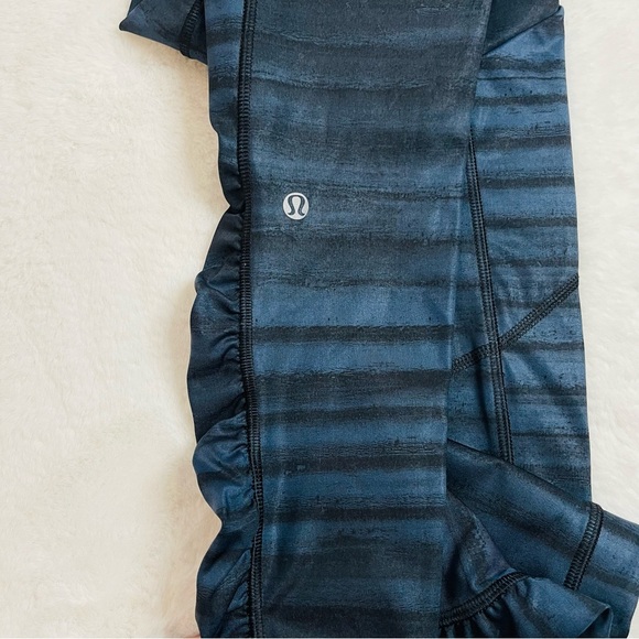 Lululemon Athletica Navy and Black Leggings - Picture 3 of 11